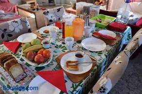 Habitación en casa de familia con jardín - Image 5