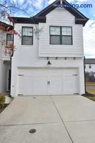 Bright, charming, modern townhouse in Winder - Image 1