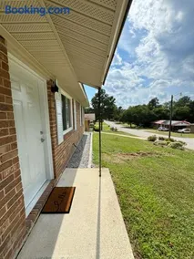 Charming 3BR with Interstate Access - Image 2