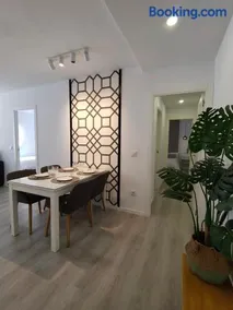 Casa Mallen, con amplia terraza, en el barrio de Nervión - Image 3