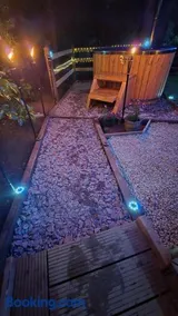 Brewers Bolt Cozy Unique Shepherds Hut - Hot Tub! - Image 2
