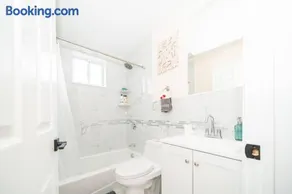 Tranquil 3BR Boston Apt w Balcony, Parking, Bathtub near Franklin Park Zoo 303 - Image 1