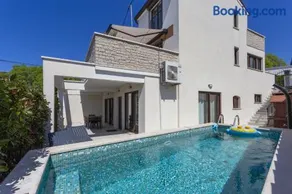 Dolce Vita Apartments with Heated Pool - Image 3