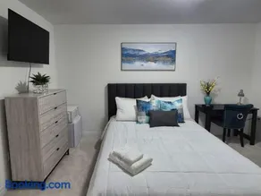 First Class Ensuite Room - Image 2