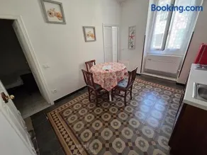 NICHOLISA Apartment - Image 4