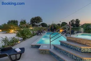 Charming villa Nera with pool and hydromassage near the beach - Image 2