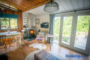Little Kestrel Cabin - Image 5