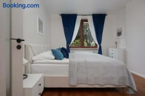 Family Apartment with 3 Bedrooms and a Parking Space by Noclegi Renters - Image 4