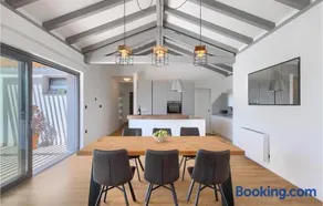 Casa con barbacoa, jardín y piscina privada - Image 2