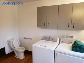 Grand Central - Pet friendly 3 BR 2 Bath - Image 4