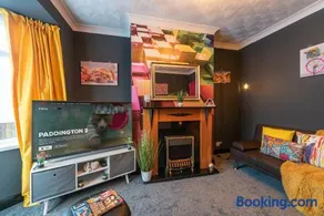 Private Parking Home Away From Home FrEsH 2 Bedroom Garden - Image 4