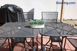 Chic Cozy Hideaway - Urban Phoenix Gem - Image 3