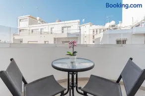 Finikoudes Beachside Retreat - Image 5