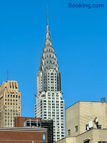 MIDTOWN PARK AVE SPACIOUS CHARMING GEM CHRYSLER VIEW CORNER STUDIO APt - Image 2