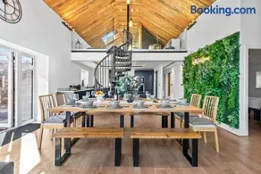 The Oaks Barn - A Countryside Luxury Rural Escape with Hot tub & Fire Pit! Tranquil Group Retreat - Sleeps 8, Pet Friendly & Off road Parking - By Blue Puffin Stays - Image 2