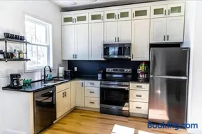 Lakehouse Luxe - Image 2