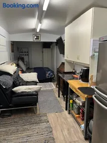 TINY HOME - Benny’s Bar - Image 2