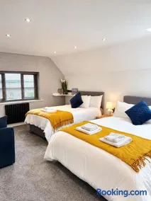 Luxury 4BR En-suite Lodge Business Stays with Parking - Image 5