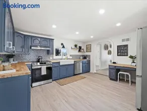 Well Appointed Home | Large Patio + Steps to Lake - Image 3
