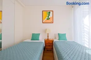 Twin Room in Shared House in Belém - Image 4