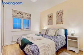 Candy Dene, Top Floor Apartment - Image 1