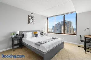 Prime Location for Business Stay - Image 2