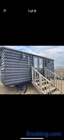 A Snuggles hut - Image 4