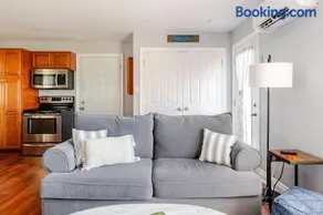 Apartment in Prince Edward County - 'Suite Spot' - Image 3