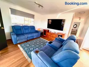 Clarendon Cottage, near Lowood , Fernvale, right on the BVRT - Image 2