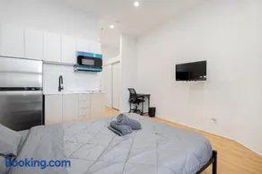 Magnificent Studio with FREE parking near downtown - Image 5