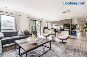 VAQUAY Provence In South Morang - Image 3