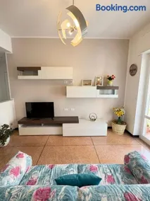 ROSY HOUSE - Image 2