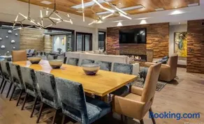 Exclusive Villa with Expansive Space & Private Bar - Image 3