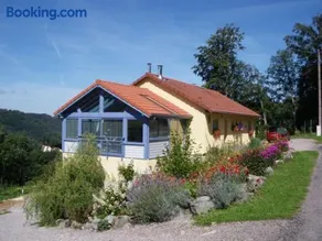 Gîte à la montagne avec cheminée, wifi et joli terrain - Image 2