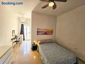 Bright & Spacious Village Apartment - Image 5