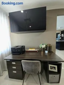 Modern Private Room and Bathroom 10 mins to Perth Airport - Image 1