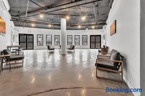 Blue Bliss Indoor Pool, FREE Parking, Near NYC - Image 3
