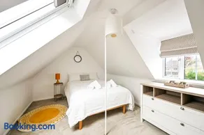 Stylish 3-Bed Home Close to Stansted Airport - Image 4