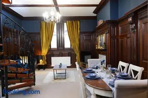 The Old Brewery Boardroom - Winchester City Centre - Unique Property - Free Parking - Sleeps 6 - by XPlus Stays - Image 1