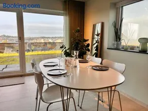 Apartment with garden and sea view - Image 2