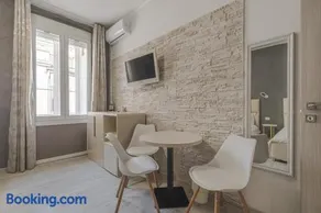 Trieste Centro Rooms-camere eleganti in pieno centro - Image 3
