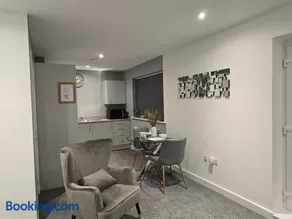Modern 2-Bed Flat Close to Ricoh Arena - Image 1