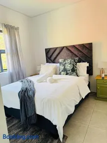 Forest View Luxury Hilton Home - Image 1