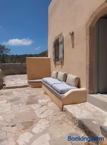 Traditional house in Kalamos - Image 2