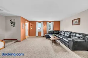 Cozy Duplex Near BUF International Airport - Image 2