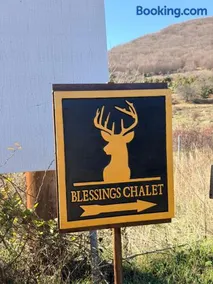 Blessings Chalet στον Παλαιό Άγιο Αθανάσιο με Τζάκι, Barbeque, μεγάλη αυλή και υπέροχη θέα - Image 3