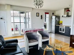 Confortable T2 à Cambo-Les-Bains avec Terrasse et Parking - Image 2