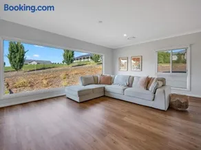 The Greenview - Contemporary Village Retreat - Image 1