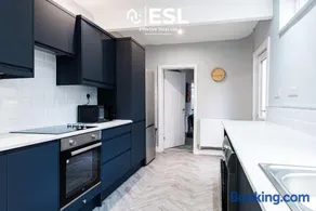 4 Bedroom House - Great for Group Stays - Image 4
