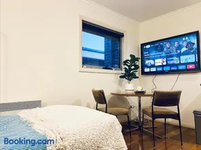 Entire Unit in Penguin with Free Parking - Image 1